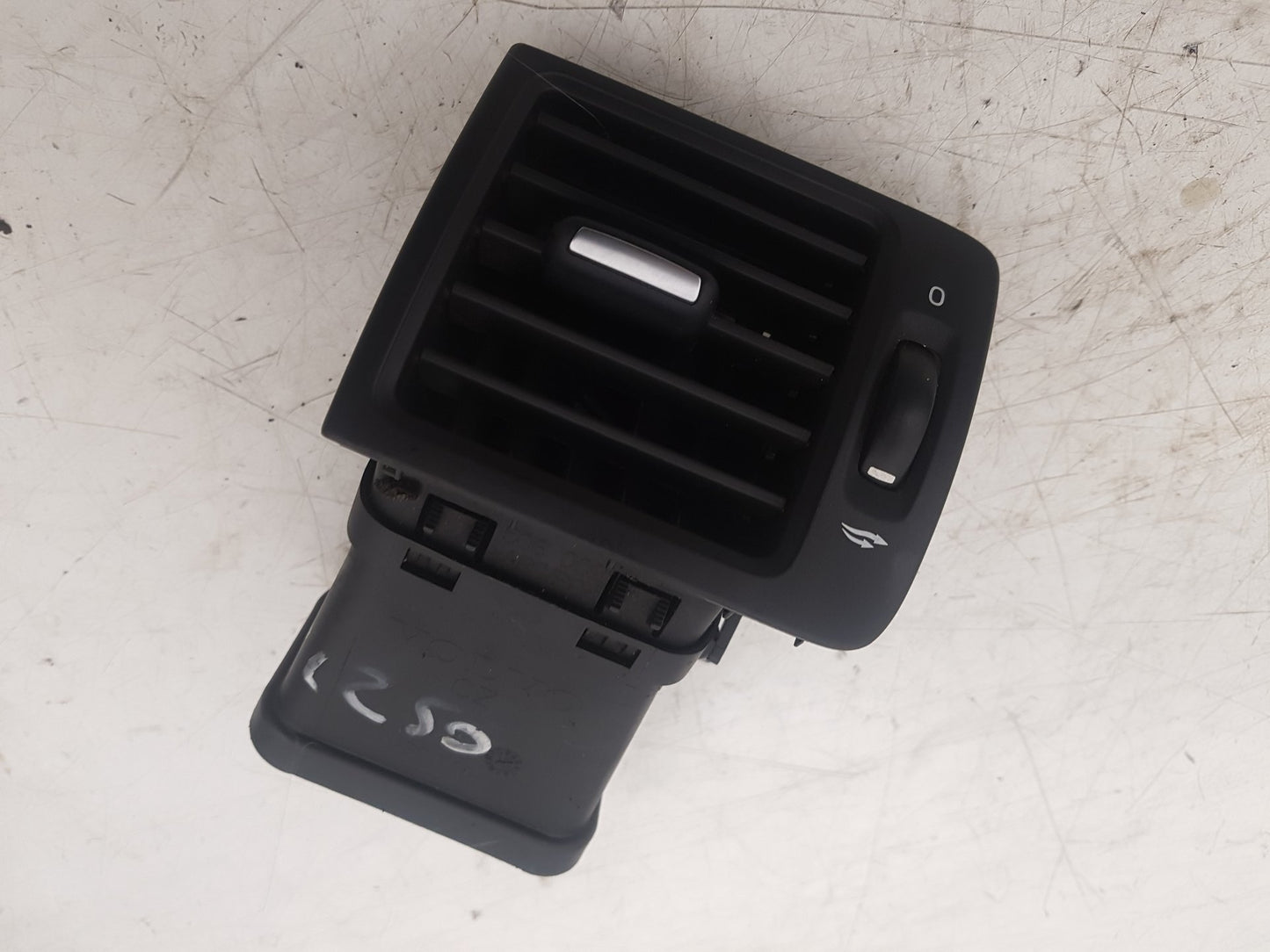 2006 - 2013 Volvo C30 Hatchback AIR VENT (DRIVER SIDE FRONT) 39888290