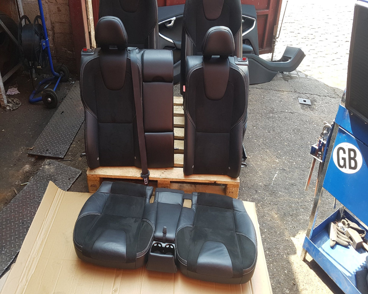 2012 - 2016 Volvo V40 Hatchback Interior