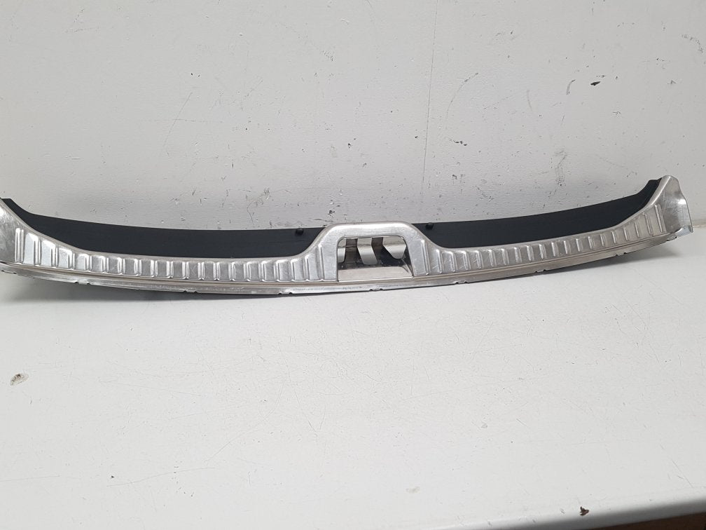2013 - 2015 Volvo XC60 Estate BOOT LOCK TRIM / SILL 31307723