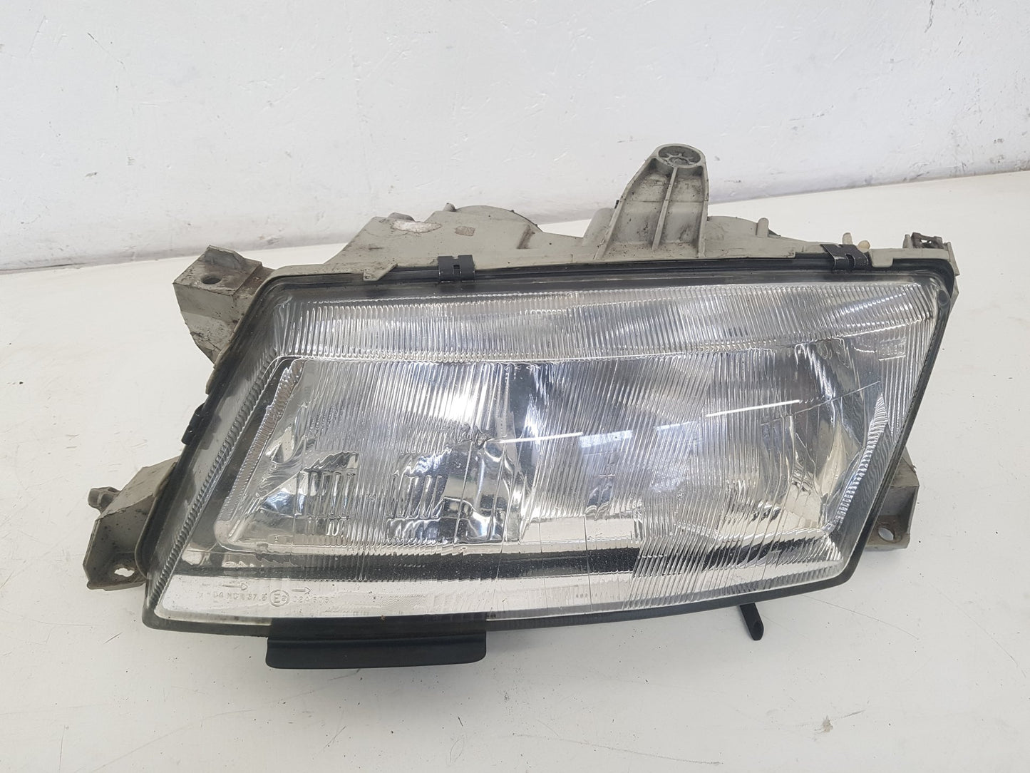 1998 - 2009 Saab 9-5 Estate HEADLIGHT/HEADLAMP GLASS (PASSENGER SIDE) YS3EF55E4X3084539