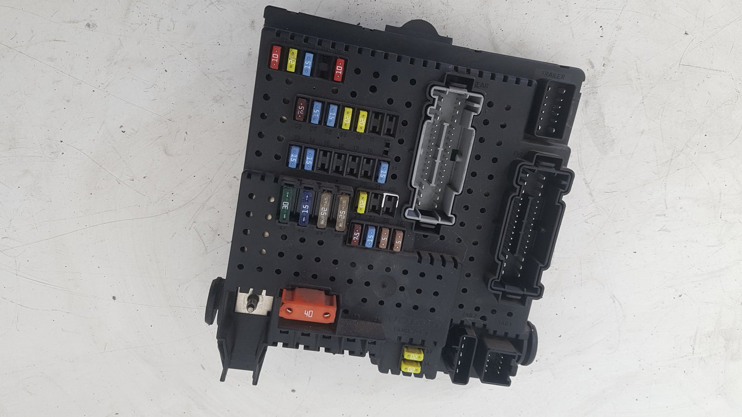 2002 - 2006 Volvo XC90 Estate FUSE BOX (BODY ECU)(REAR ELECTRONIC MODULE) 30728273