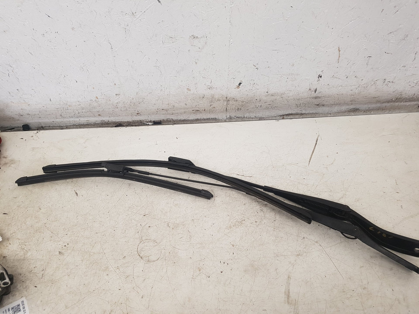 2004 - 2010 Volvo V50 Estate FRONT WIPER (PAIR) 30753000
