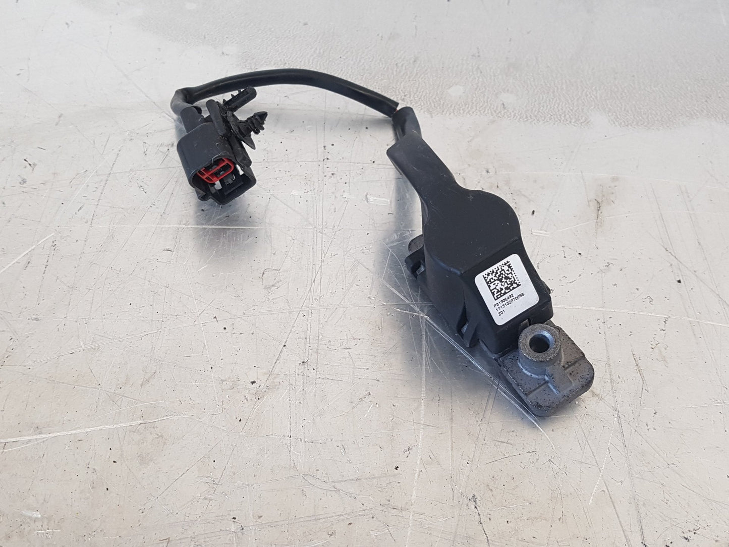 2012 - 2019 Volvo V40 Hatchback BONNET HINGE RELEASER 31305432