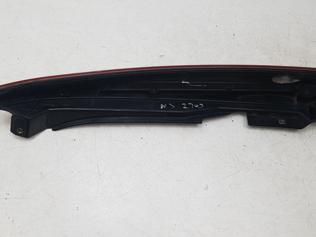 2002 - 2007 Volvo XC90 REAR/TAIL LIGHT UPPER (PASSENGER SIDE) 30678220