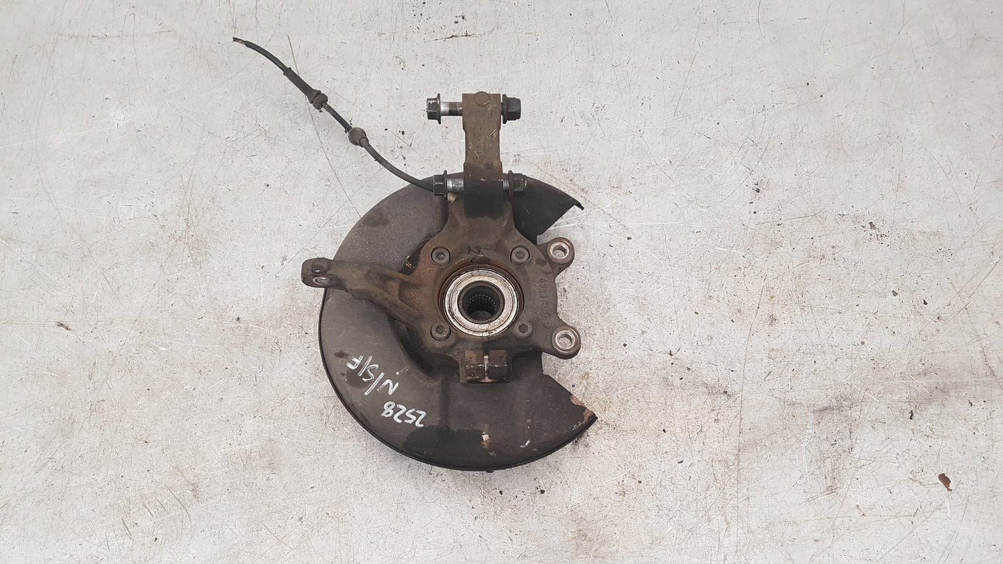 1992 - 1998 Saab 9000 Hatchback Left Front Hub Assembly