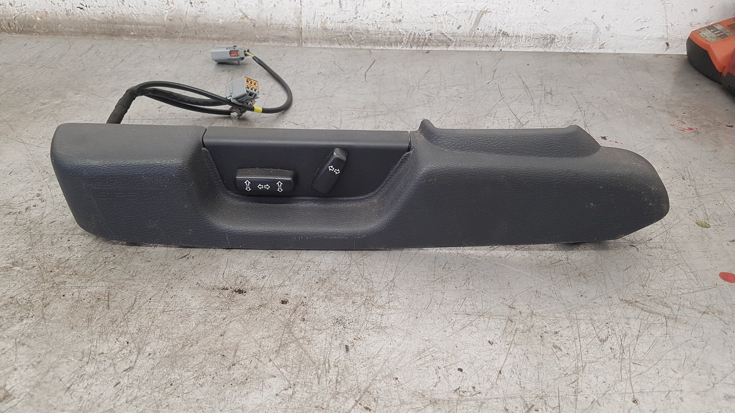 2001 - 2006 Volvo V70 Estate POWER SEAT SWITCHES (LH UK PASSENGER SIDE) 30697086