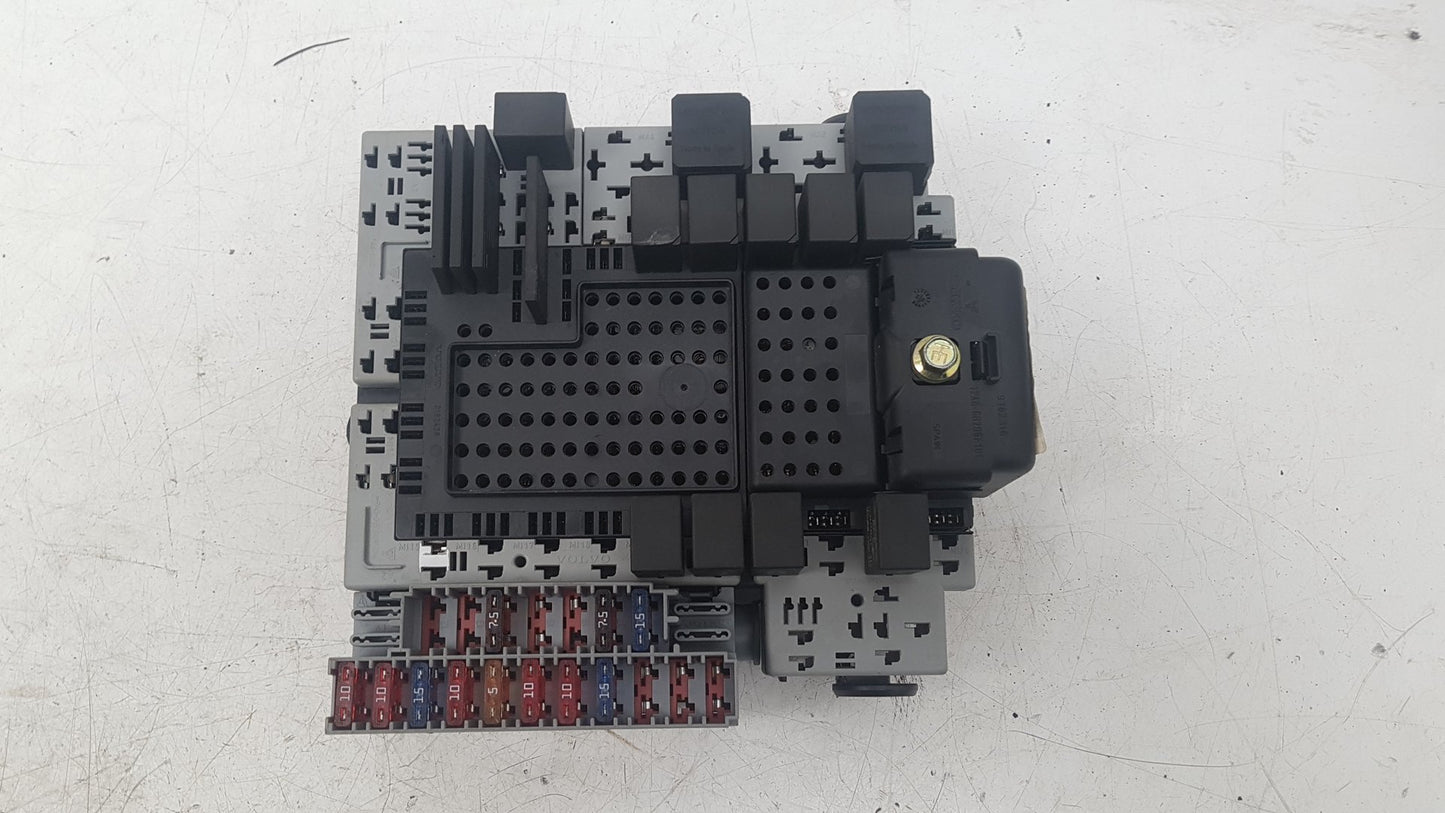 2002 - 2005 Volvo S60 Saloon Interior Fuse Box 08696098