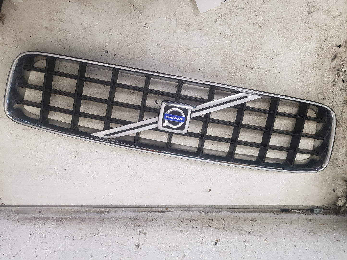 2003 - 2010 Volvo XC90 Estate FRONT GRILL 8620641