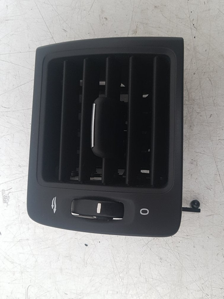 2005 - 2012 Volvo S40 Saloon AIR VENT (DRIVER SIDE FRONT) 39888290
