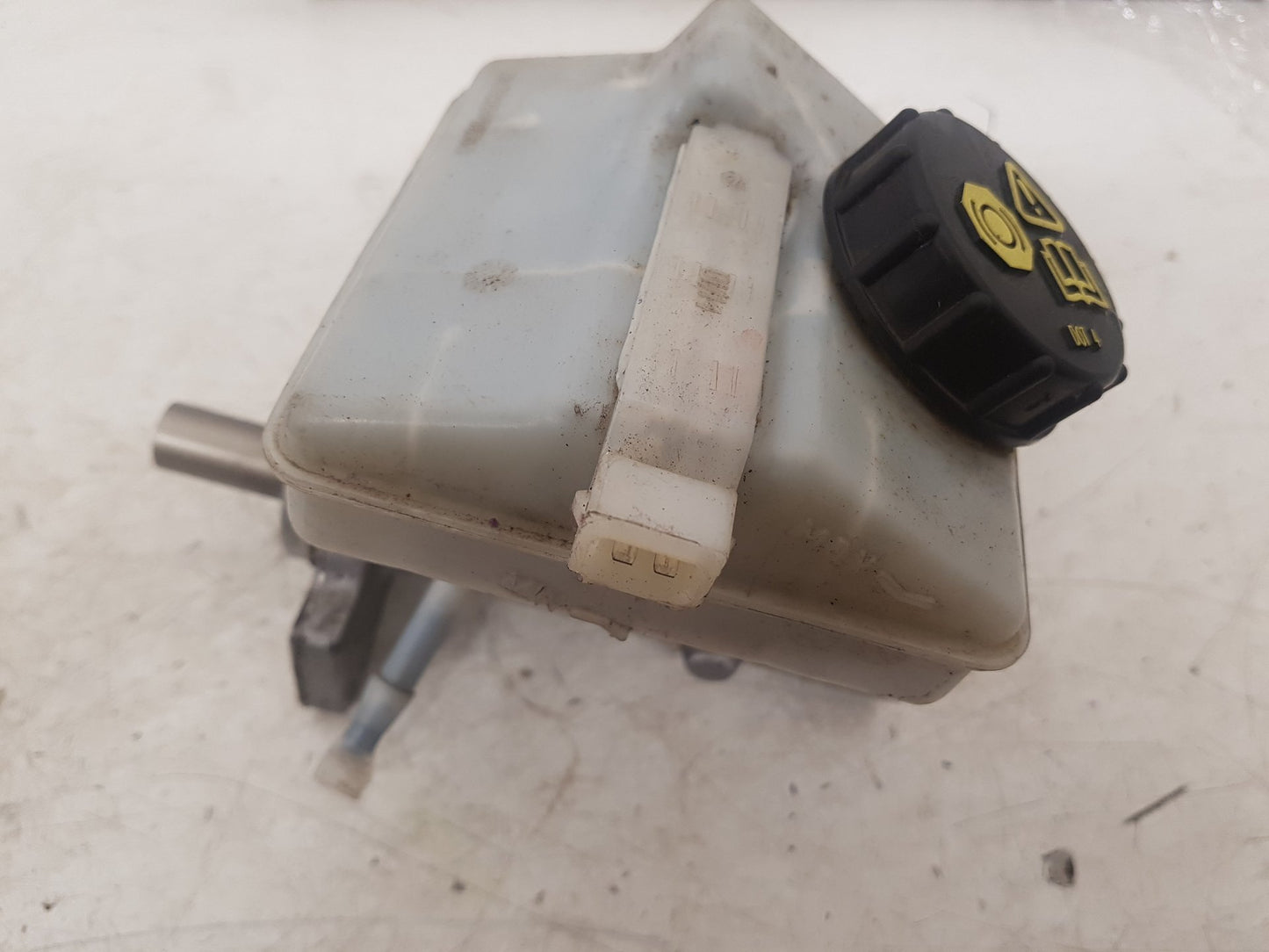 2011 - 2014 Volvo XC90 Estate BRAKE FLUID RESERVOIR AND MASTER CYLINDER
