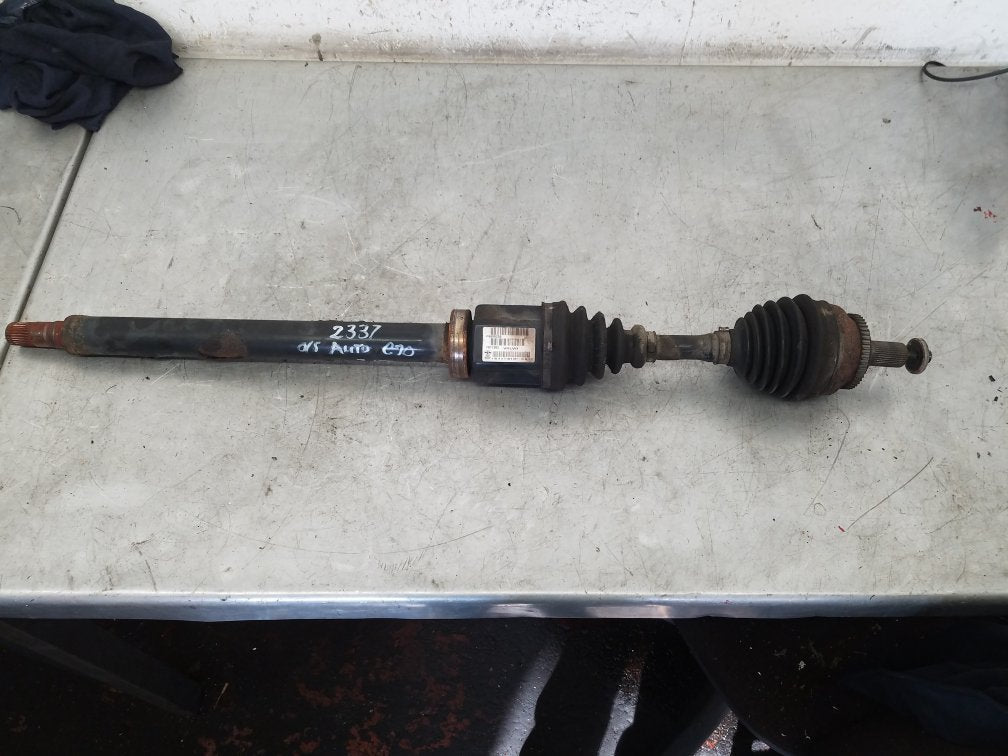 2000 - 2005 Volvo C70 Coupe Right Front Drive Axle 8689239