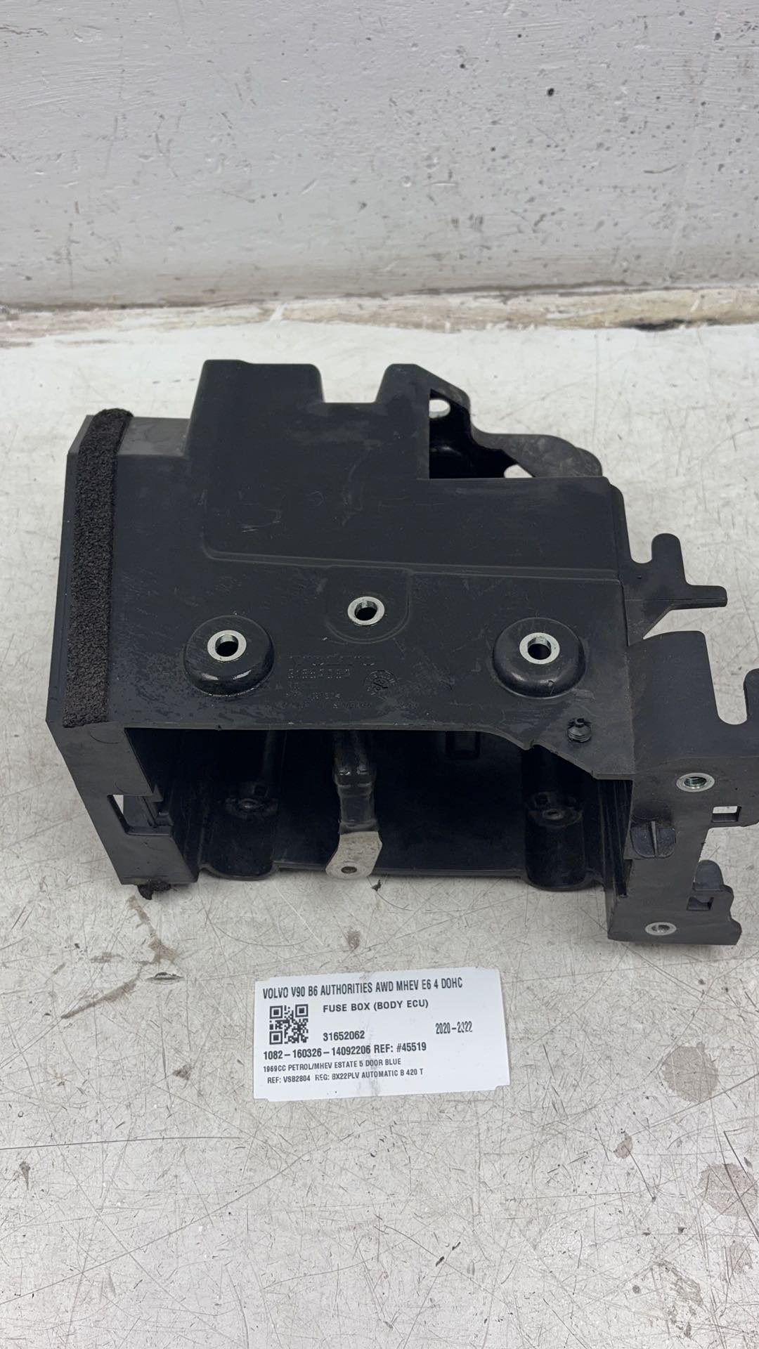 2017 - 2025 Volvo V90 235, 236 Estate Interior Fuse Box 31652062