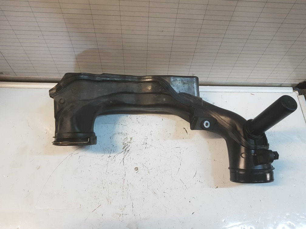 2012 - 2016 Volvo V40 Hatchback INTAKE PIPE 31370135