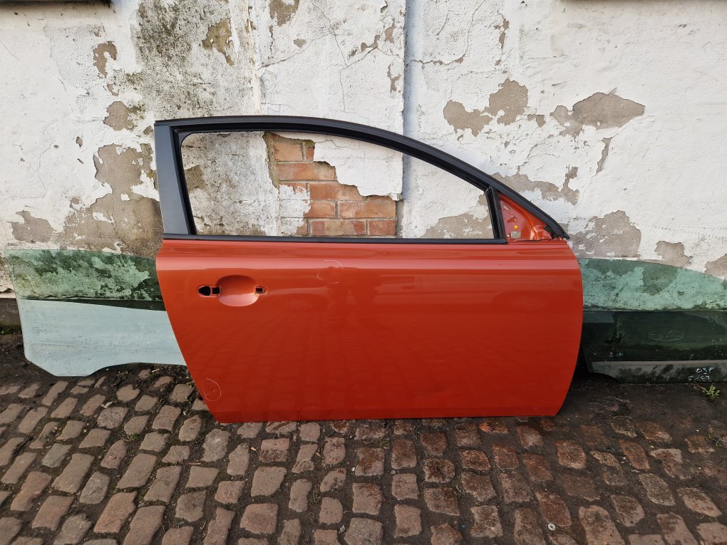 2010 - 2012 Volvo C30 Hatchback DOOR - BARE (FRONT DRIVER SIDE) 31335484