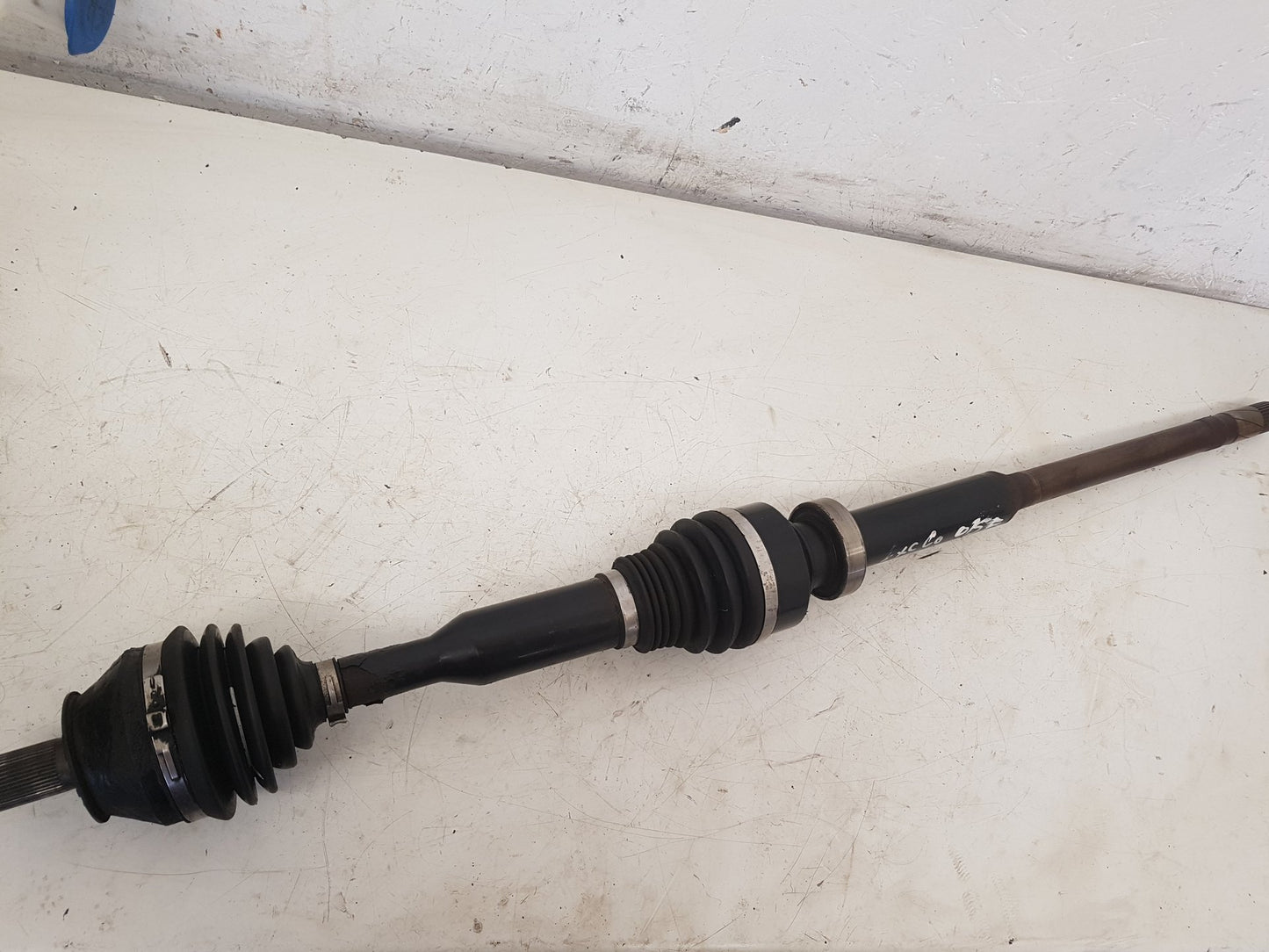 2008 - 2013 Volvo XC60 I 156 Estate Driveshaft (Manual) UK Drivers Side Front. 31272542