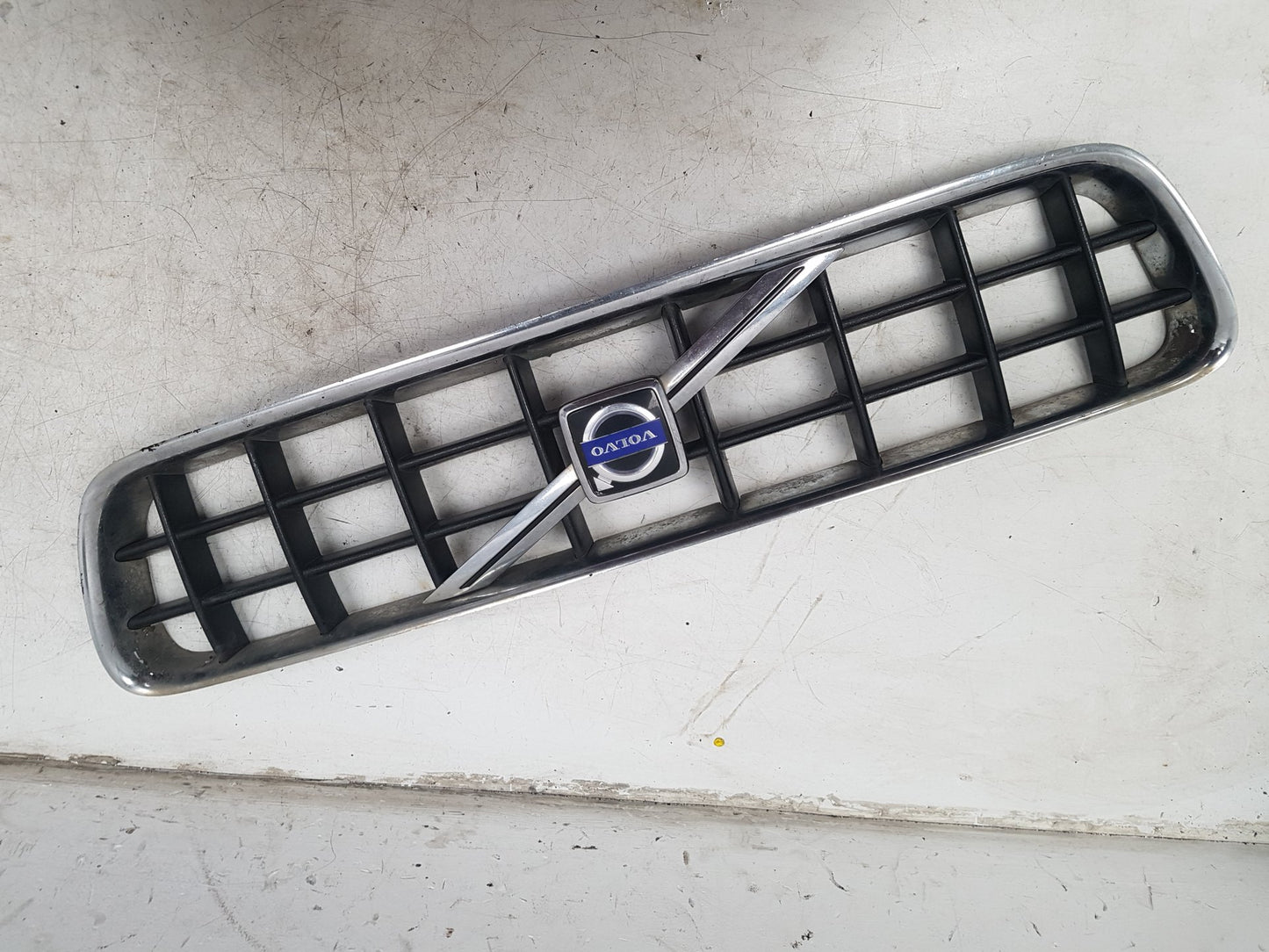 2007 Volvo C70 Convertible FRONT GRILL 08620343