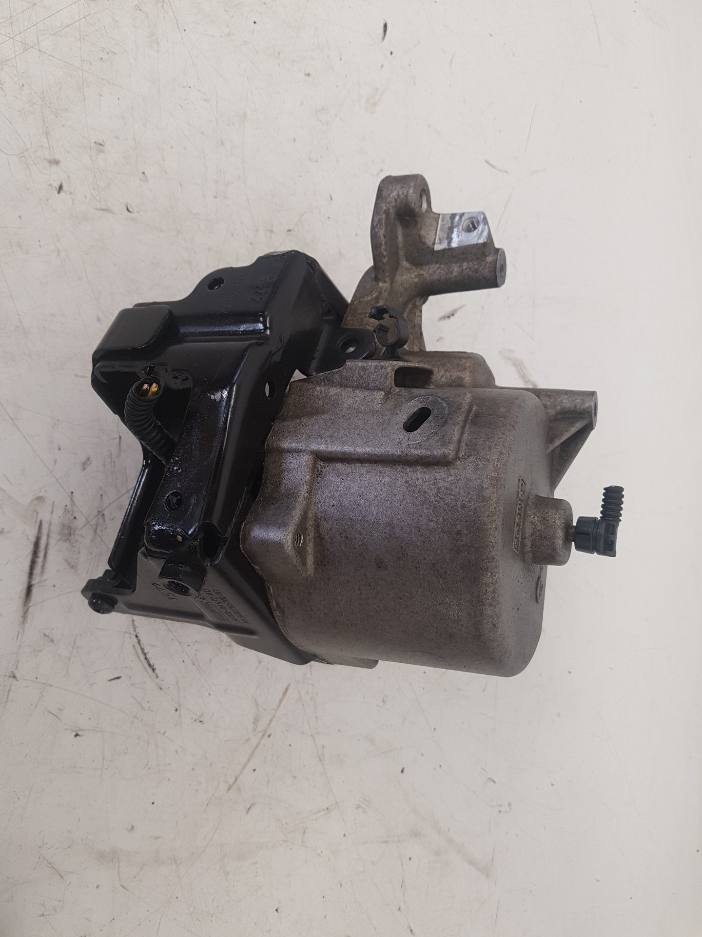 2012 Volvo S60 Saloon Fuel Filter Housing AV6Q-9180