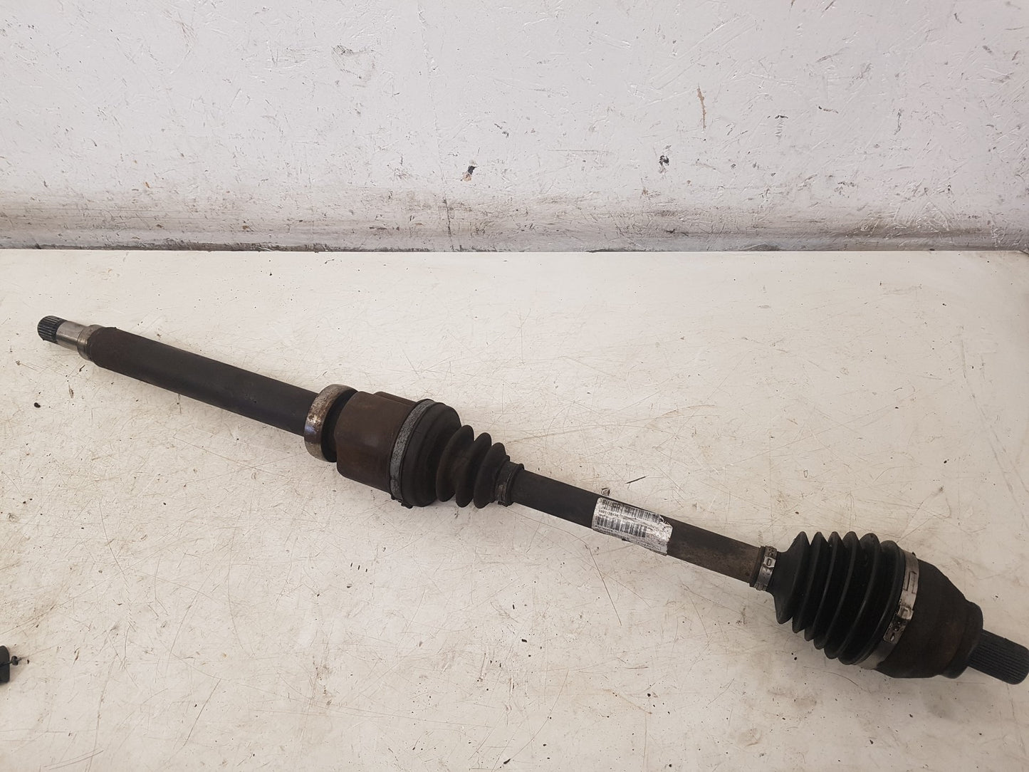 2008 - 2016 Volvo V70 Estate DRIVESHAFT - DRIVER FRONT (MANUAL) 30787818