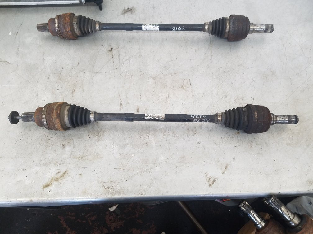 2007 - 2011 Volvo XC70 Estate Left Rear Drive Axle 30681132
