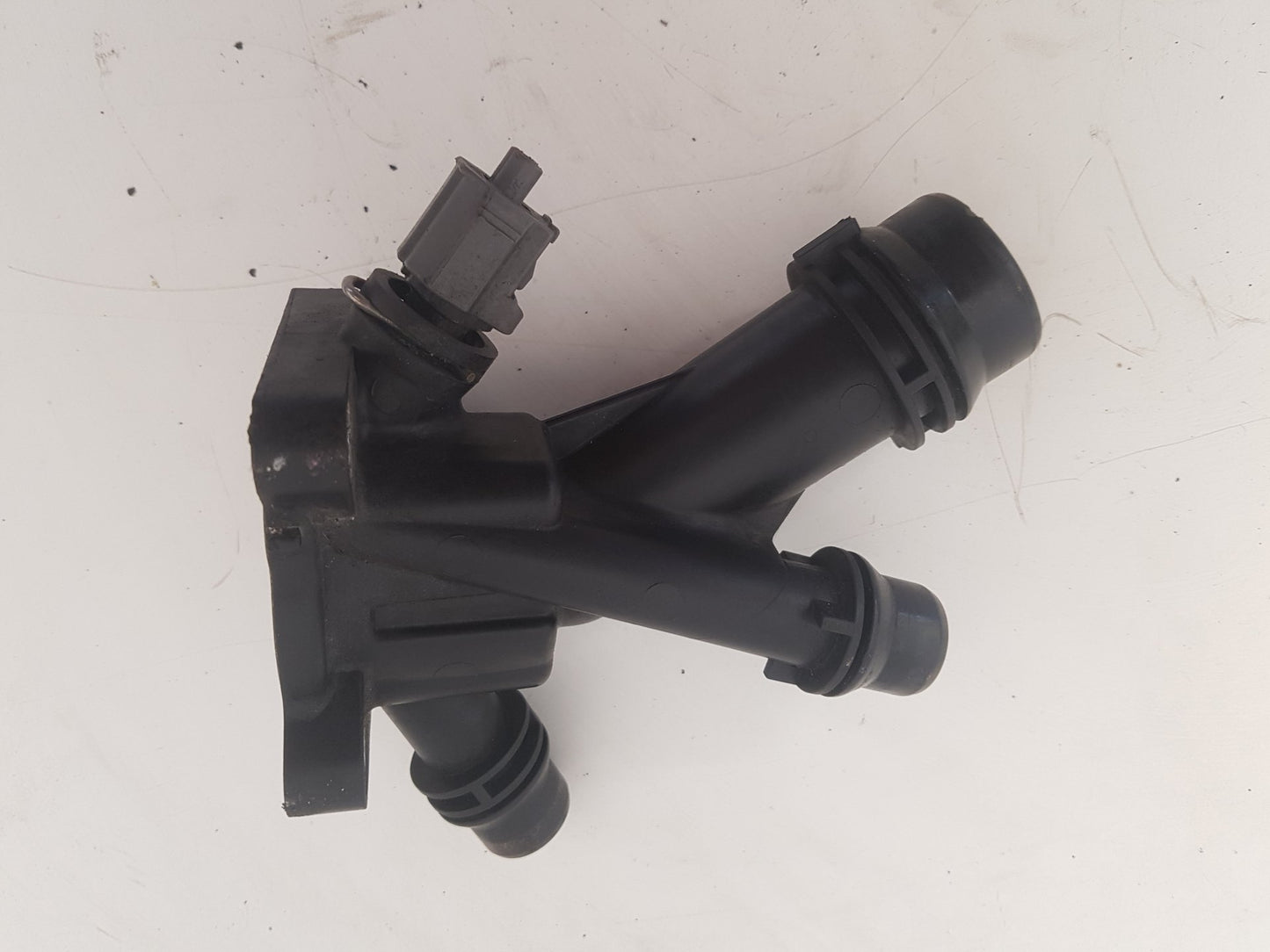 2009-2017 Volvo V60 Thermostat Housing Water Pipe 31293556