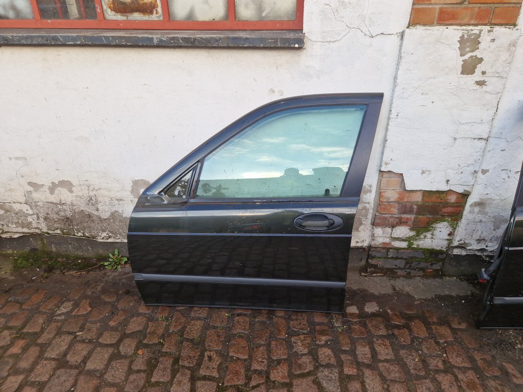 2001 - 2009 Saab 9-5 Estate DOOR - BARE (FRONT PASSENGER SIDE)