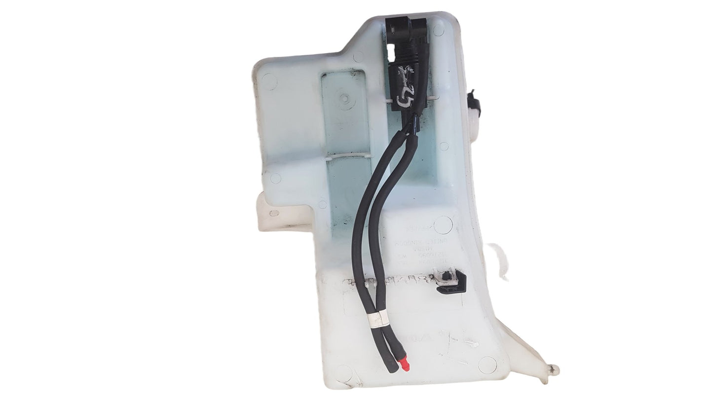 2015 Volvo V40 525, 526 249982- Washer Bottle and Motor PN: 31391616