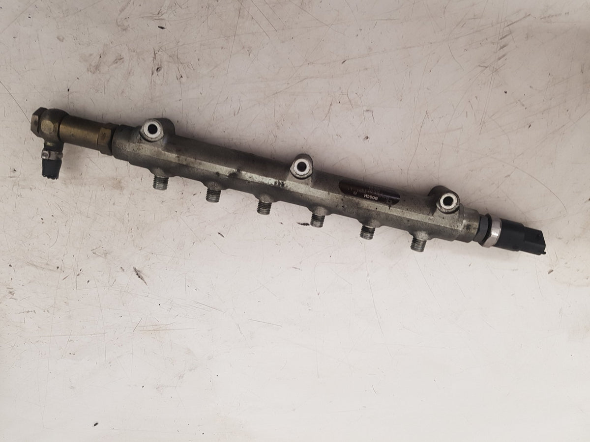 2002-2005 Volvo S60 V70 High Pressure Diesel Fuel Injection Rail 8658252