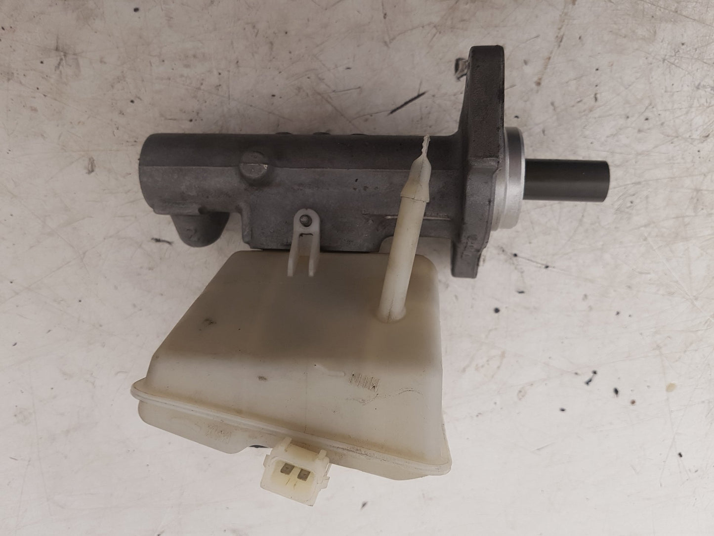 2004 - 2007 Volvo XC70 Estate BRAKE FLUID RESERVOIR AND MASTER CYLINDER