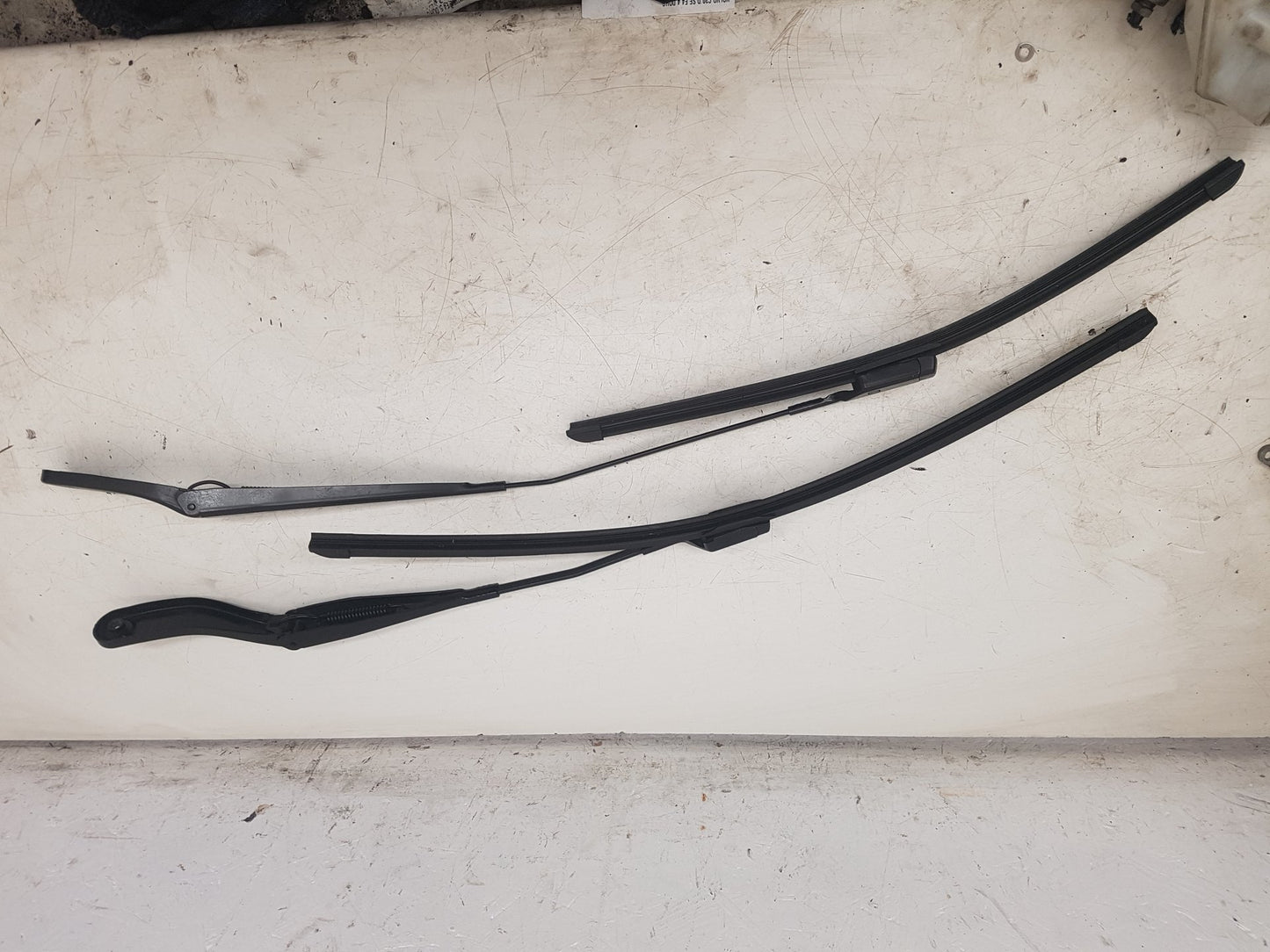 2006 - 2012 Volvo C30 Hatchback FRONT WIPER ARMS (PAIR) 8623162