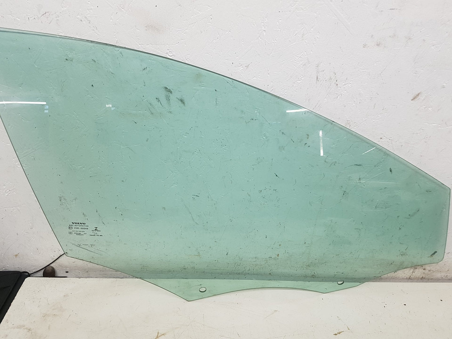 2012 - 2015 Volvo V40 Hatchback Right Front Door Window