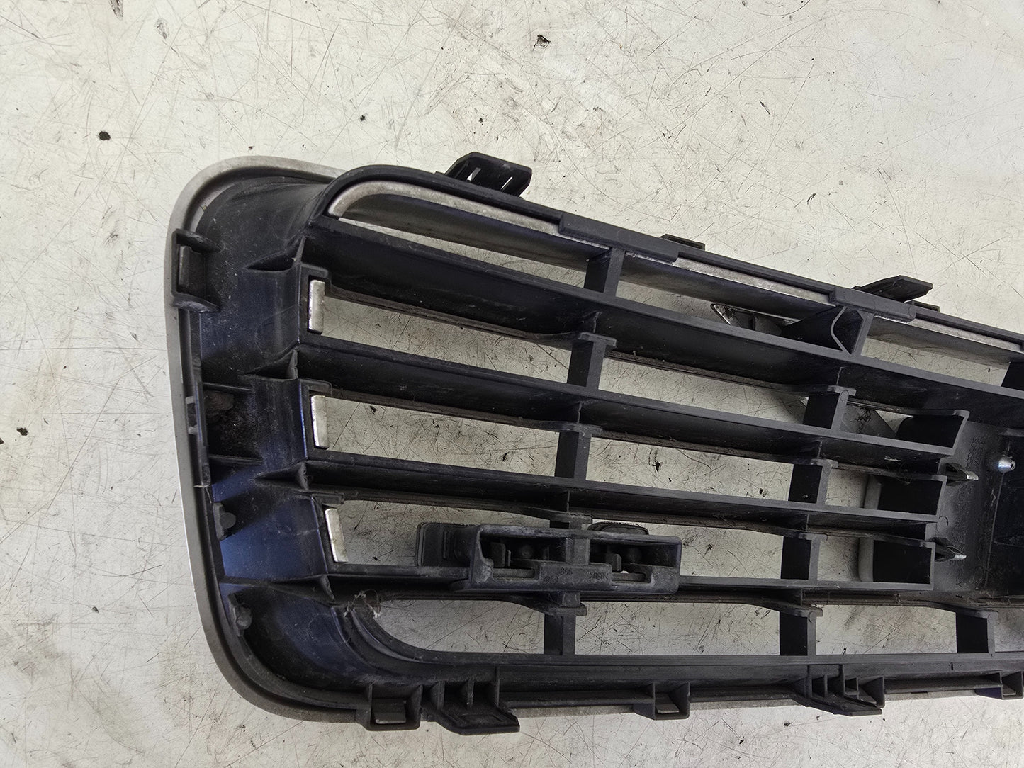 2008-2011 Volvo C30 Bumper Grille Silver 30657194