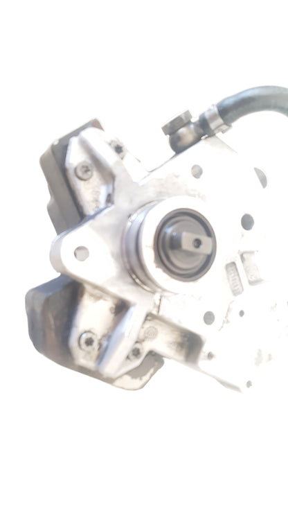 2007 Volvo XC90 D5 Fuel Pump 30756125