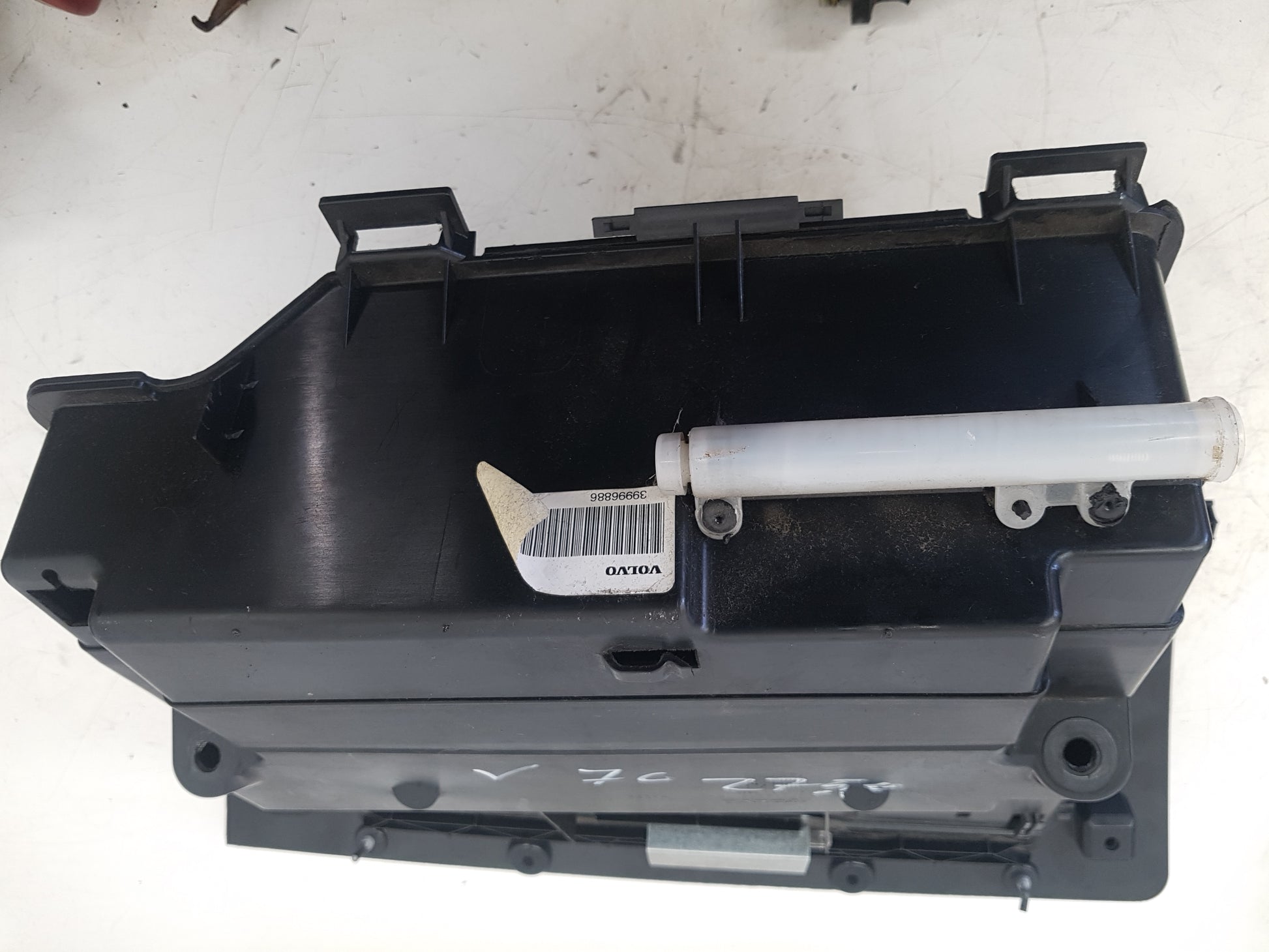 2007-2010 Volvo V70 S80 XC70 Glove Box Grey 30676279