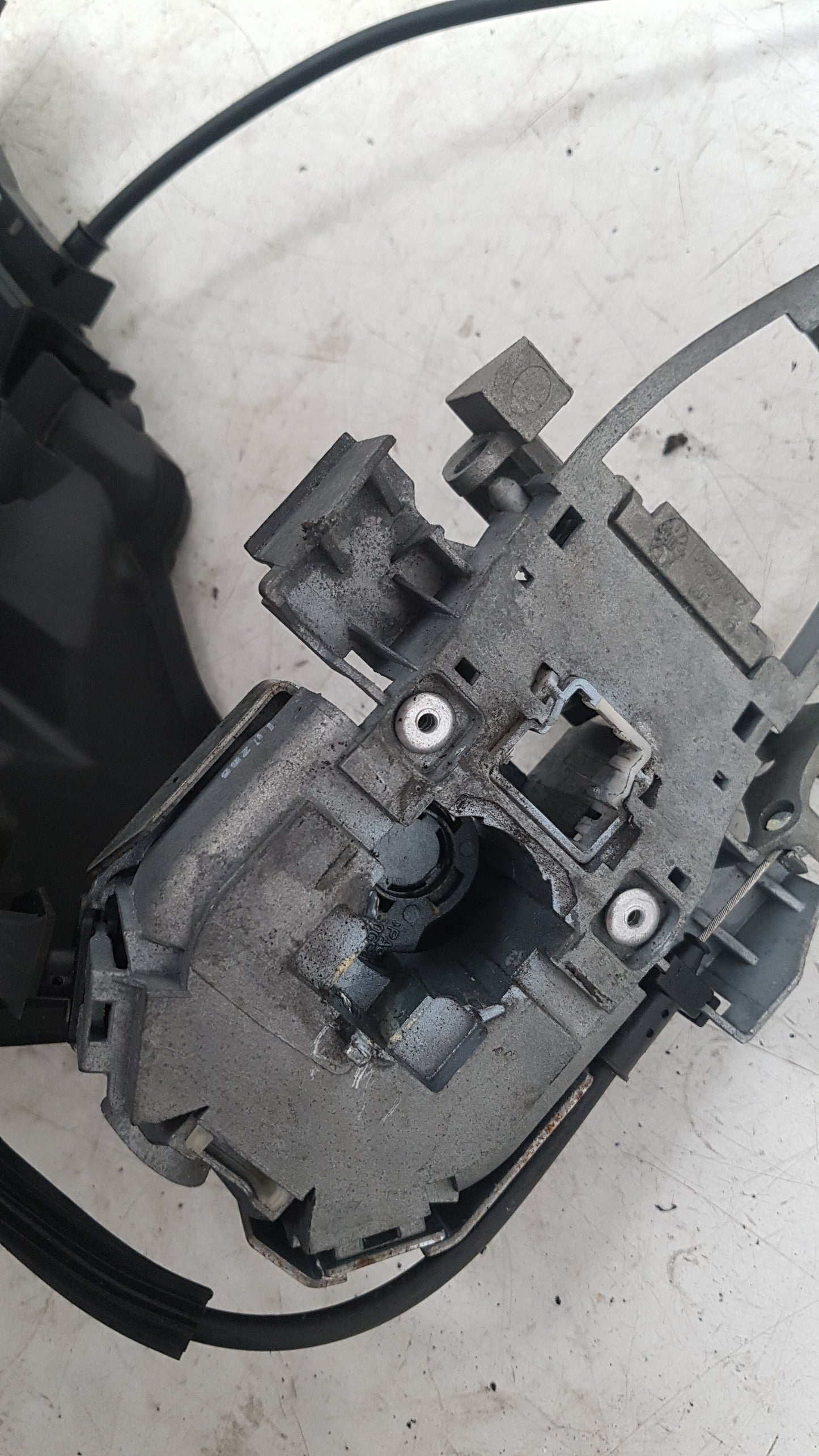 2006 Volvo C70 Left Front Door Lock Actuator 31416681