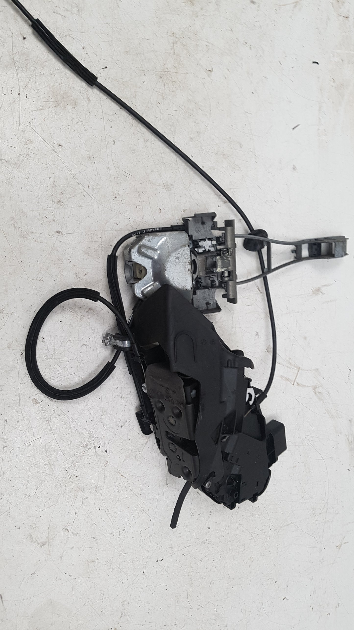 2006 Volvo C70 Left Front Door Lock Actuator 31416681