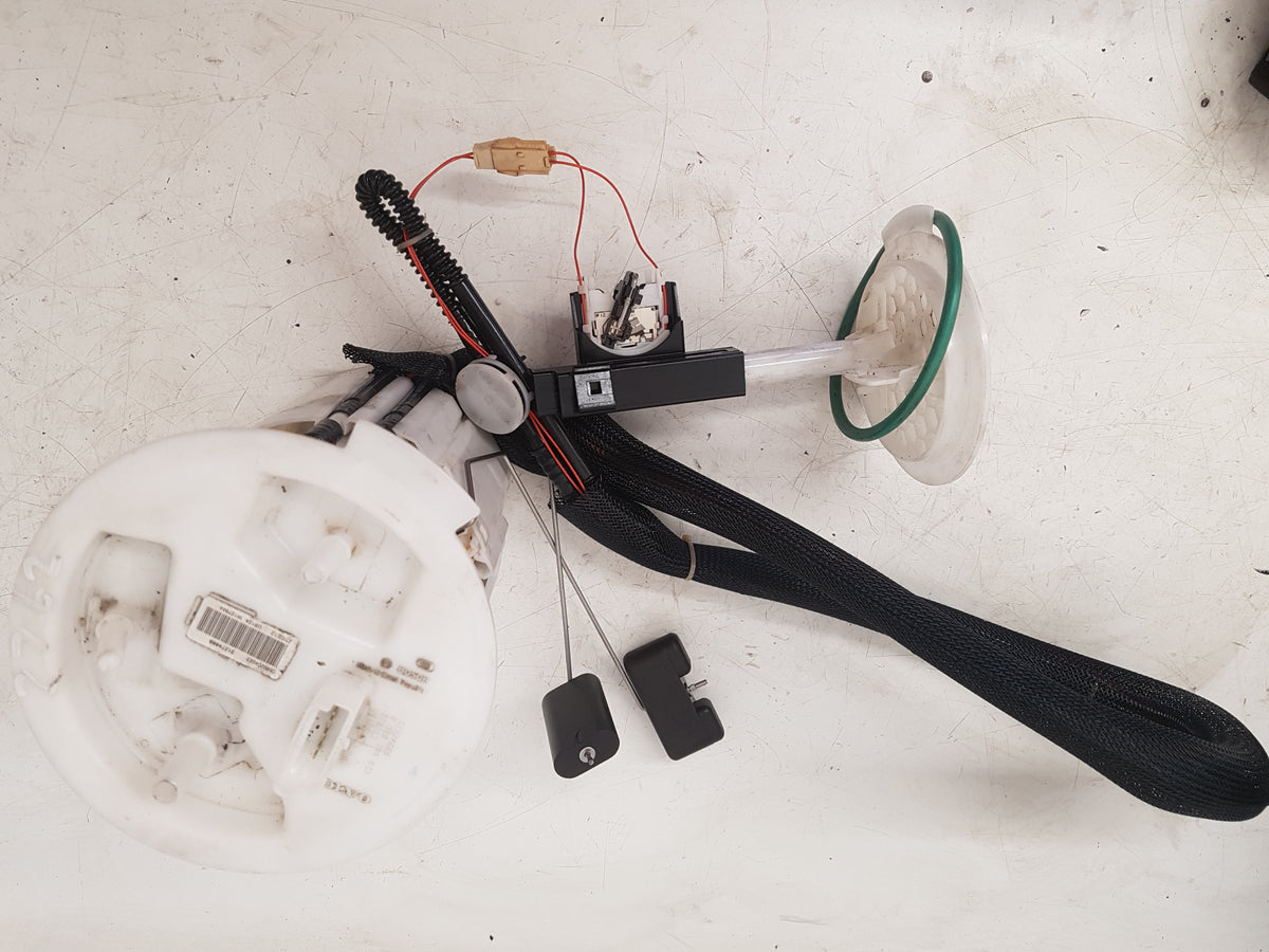 2008-2013 Volvo XC60 V60 D5 2.4 Diesel Fuel Pump 31274669 — Genuine OEM