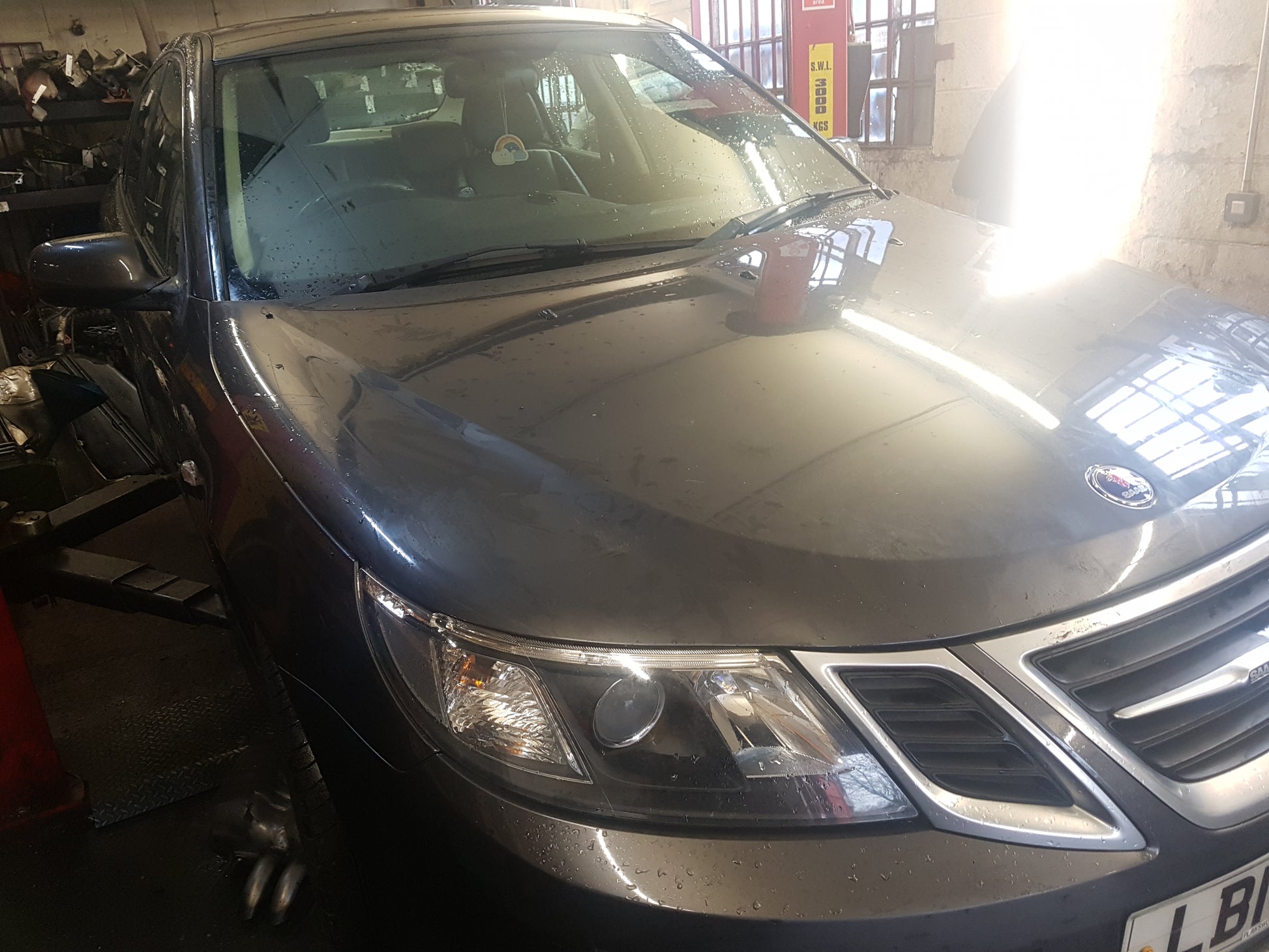 2010 Saab 9-3 Left Front Window Regulator 17601384