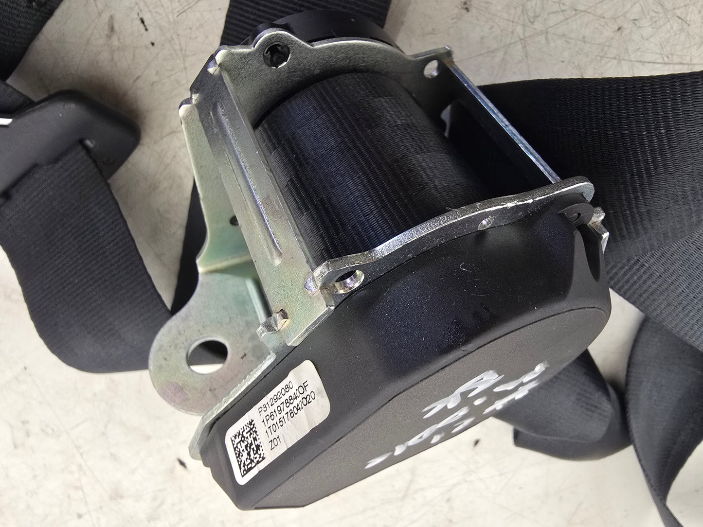 2015 Volvo V40 Rear Middle Seatbelt Grey 1323249