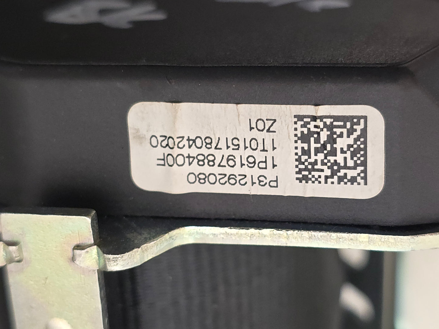 2015 Volvo V40 Rear Middle Seatbelt Grey 1323249