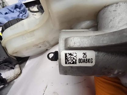 2014 Volvo V40 Brake Master Cylinder and Fluid Reservoir 1.6 Diesel RHD
