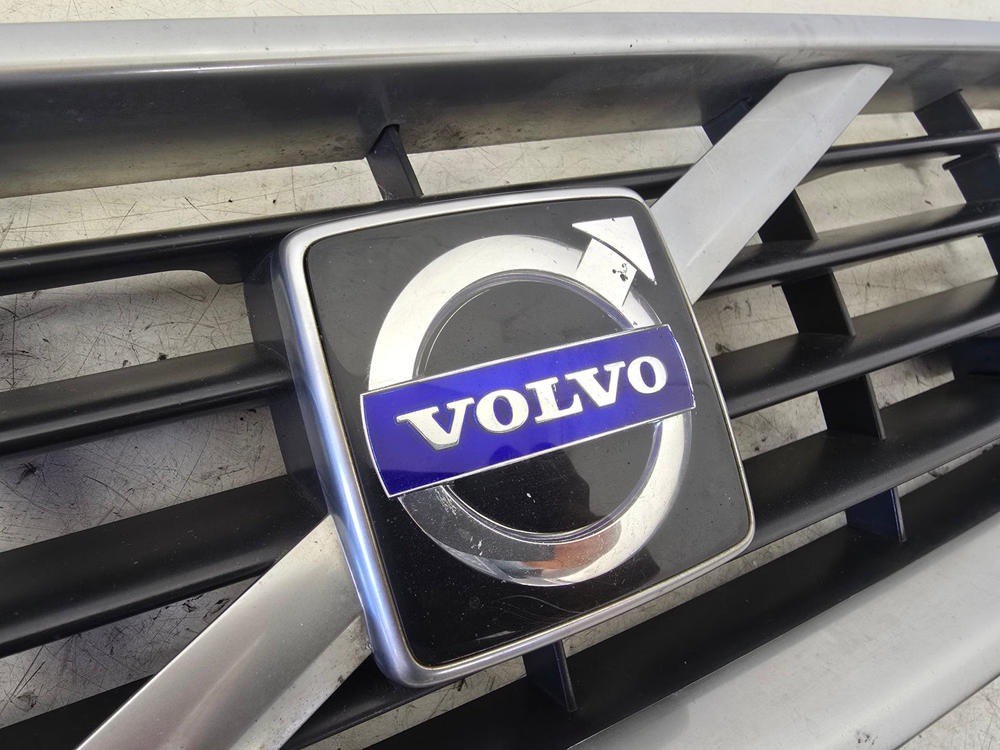 2008 Volvo C30 Sport Bumper Grille 30657194