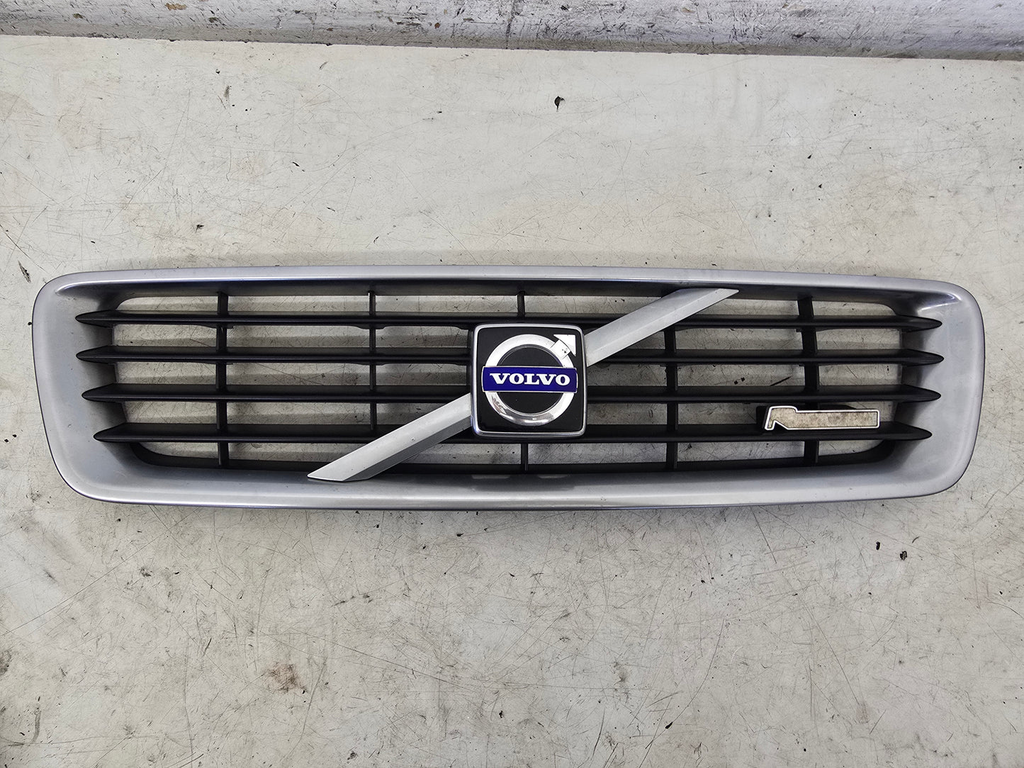 2008 Volvo C30 Sport Bumper Grille 30657194