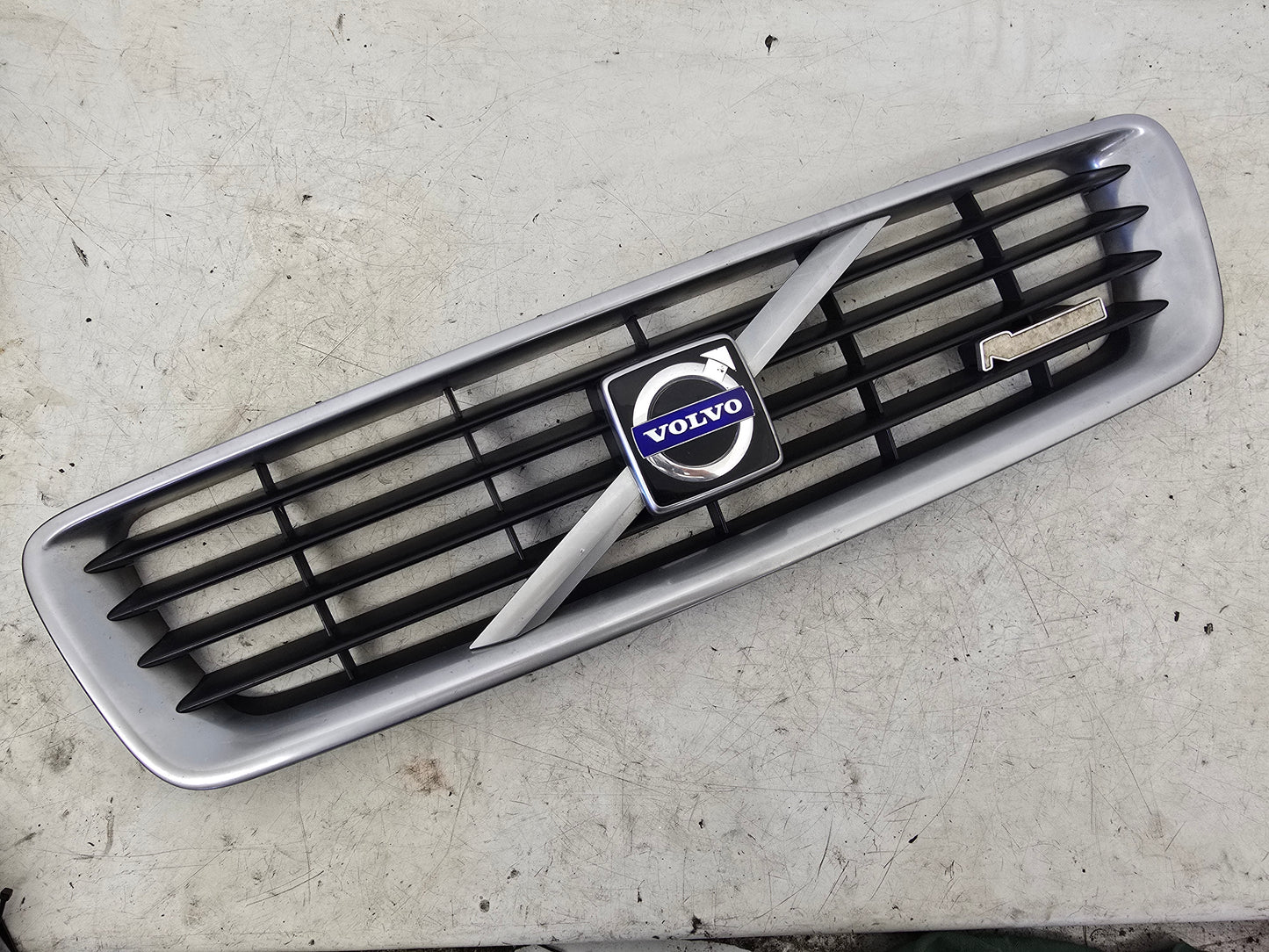 2008 Volvo C30 Sport Bumper Grille 30657194