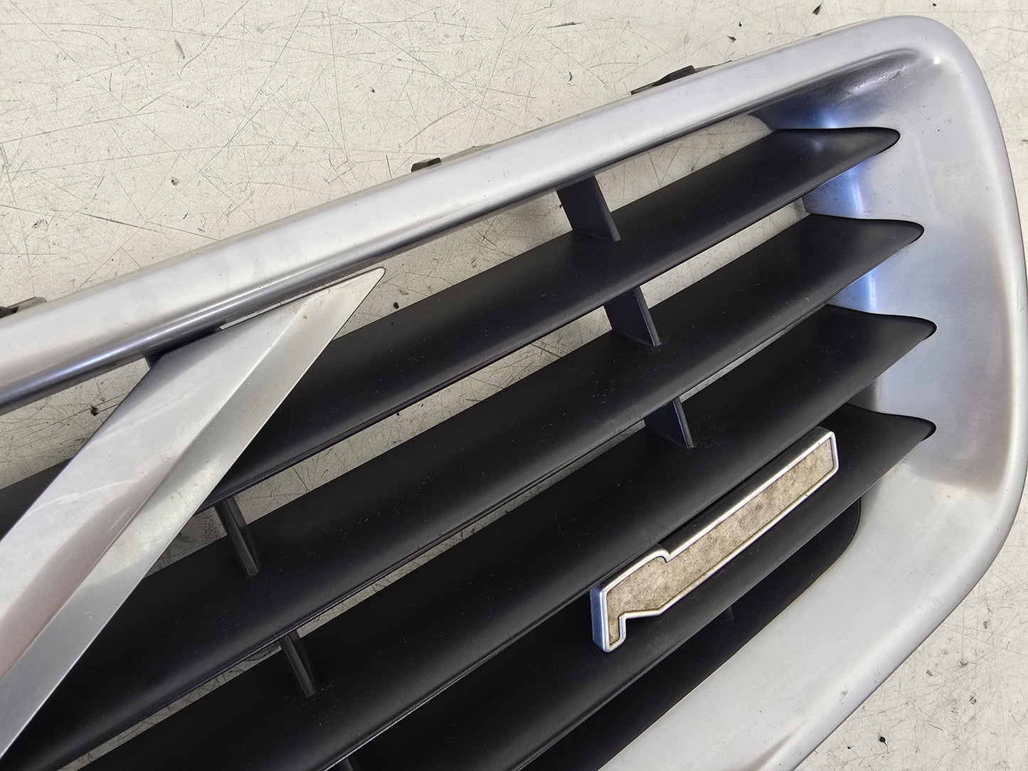 2008 Volvo C30 Sport Bumper Grille 30657194