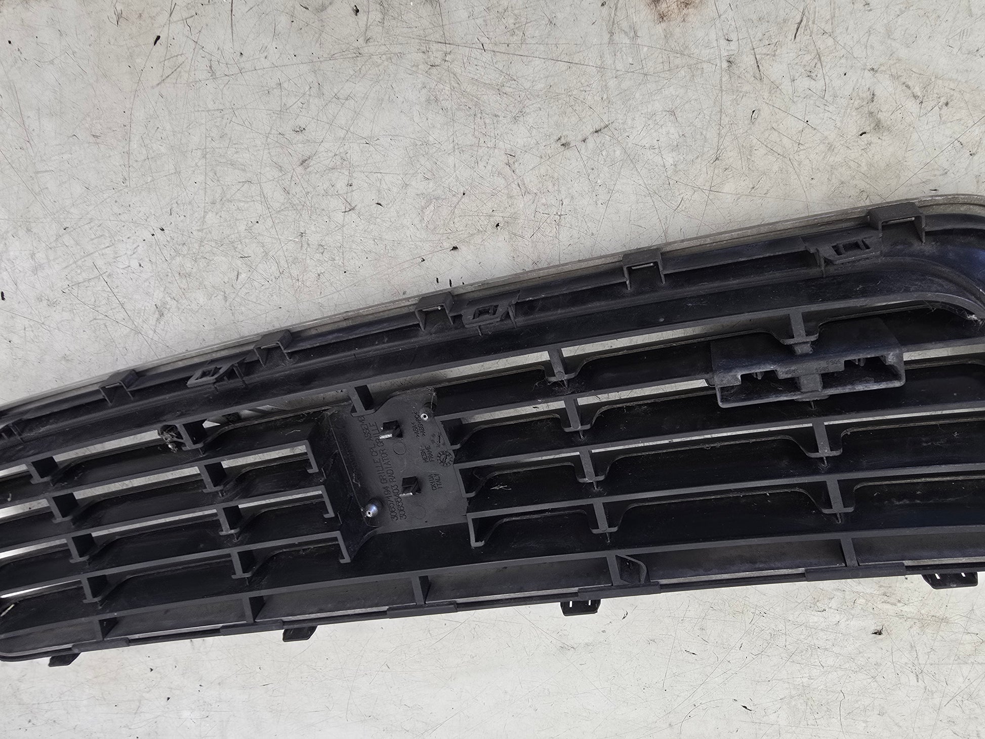 2008-2011 Volvo C30 Bumper Grille Silver 30657194