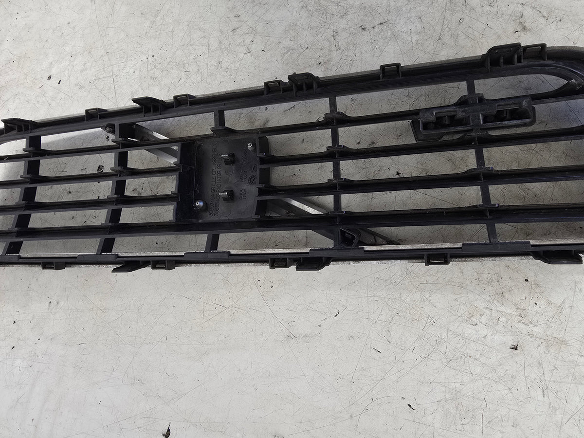 2008-2011 Volvo C30 Bumper Grille Silver 30657194