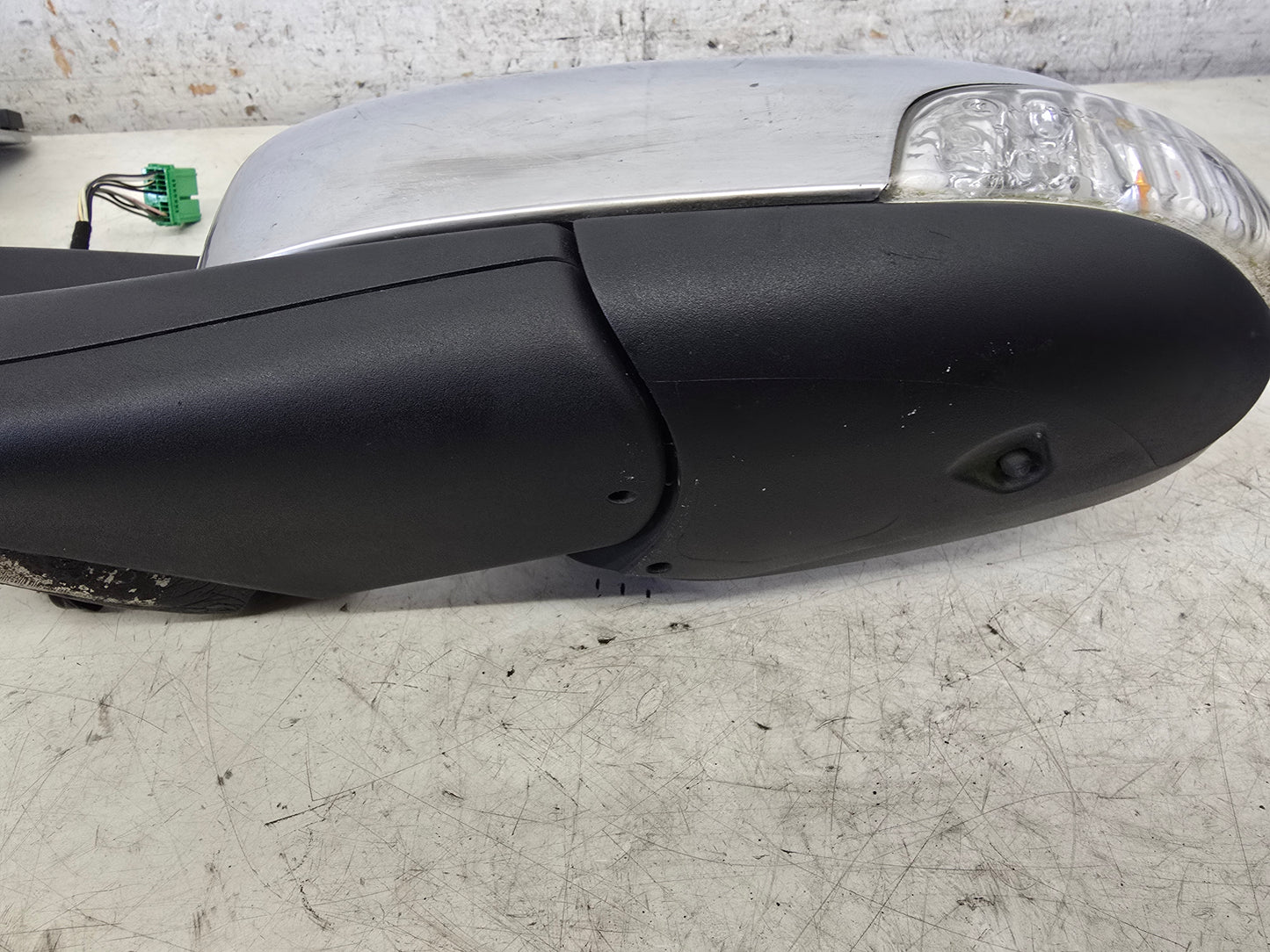 2007 Volvo C30 Passenger Side Power-Folding Electric Door Mirror – Silver