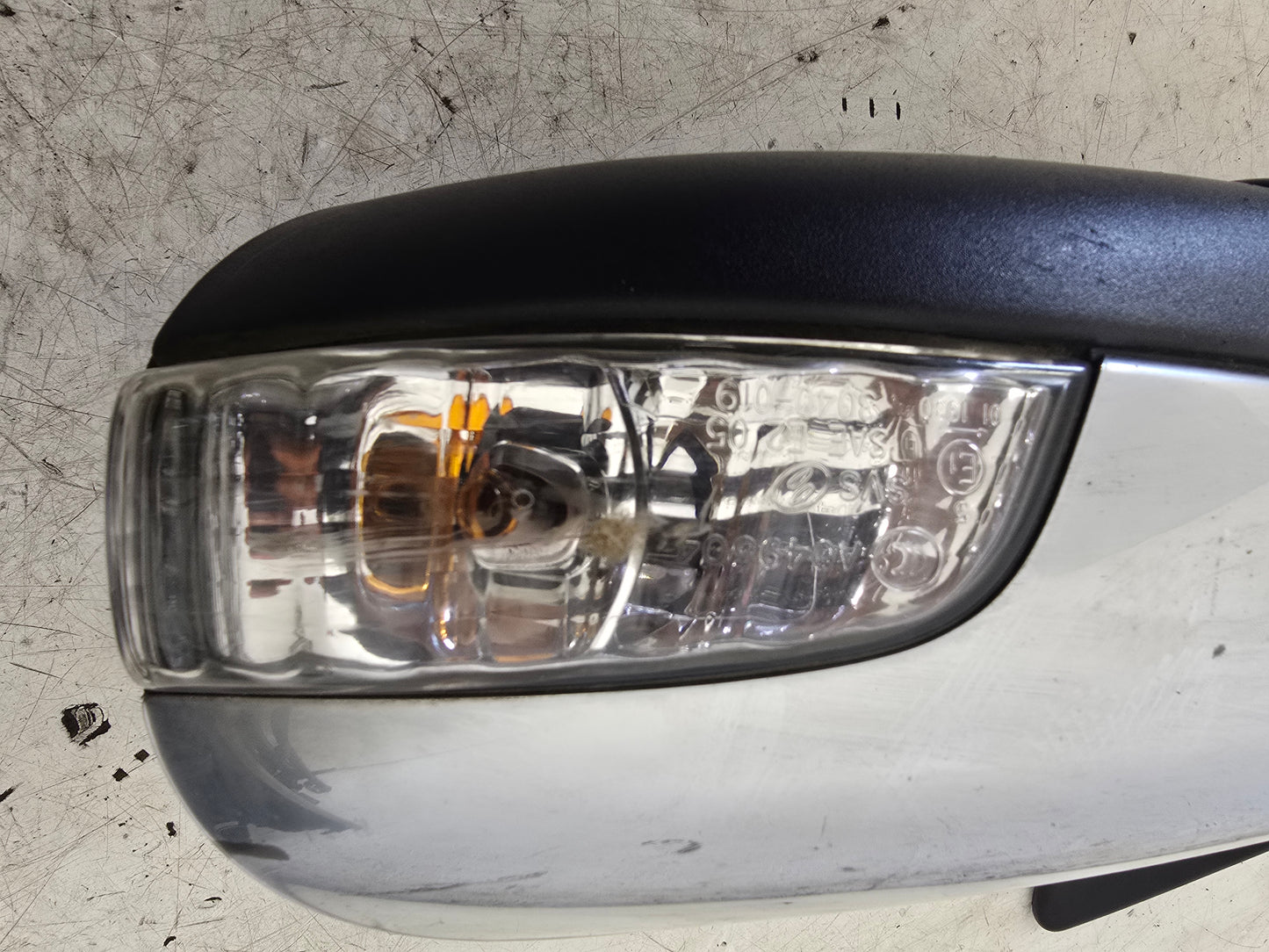 2007 Volvo C30 Passenger Side Power-Folding Electric Door Mirror – Silver