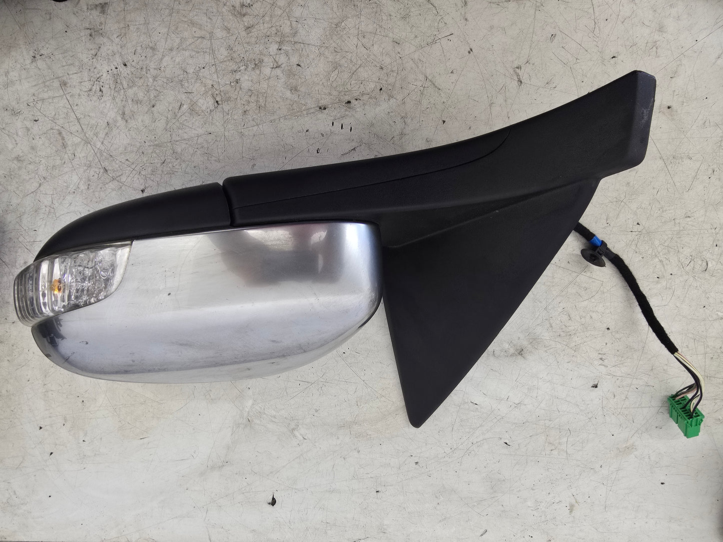 2007 Volvo C30 Passenger Side Power-Folding Electric Door Mirror – Silver