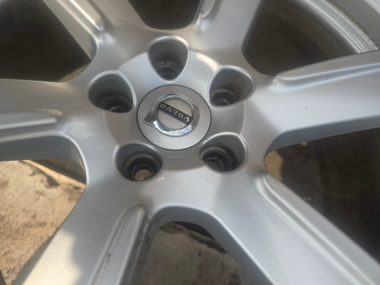 2012-2019 Volvo V40 Black Alloy Road Wheel 2.0D Hatchback VRAC B